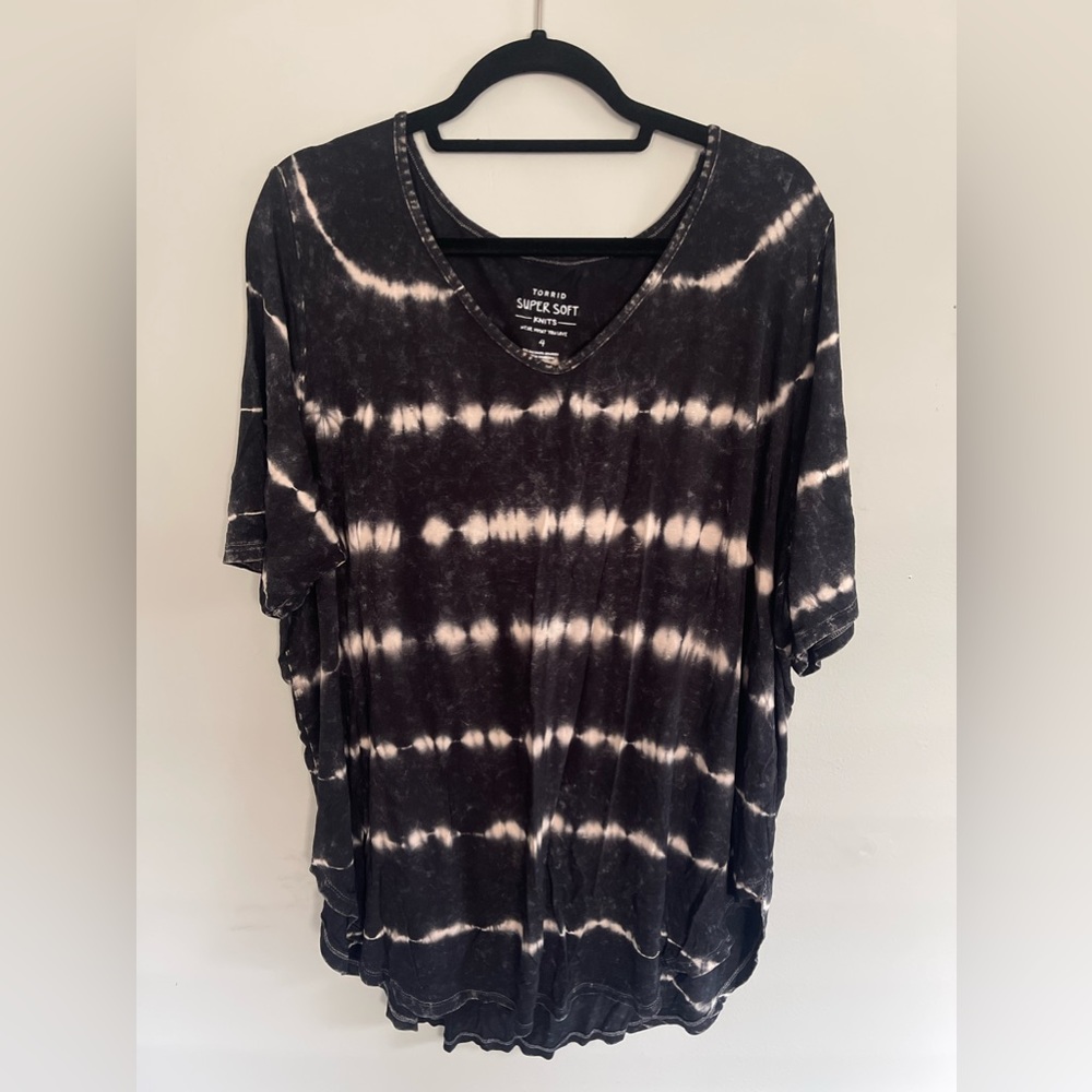 Torrid Favorite Tunic Super Soft Black & White Tye Dye V-Neck Tunic Tee